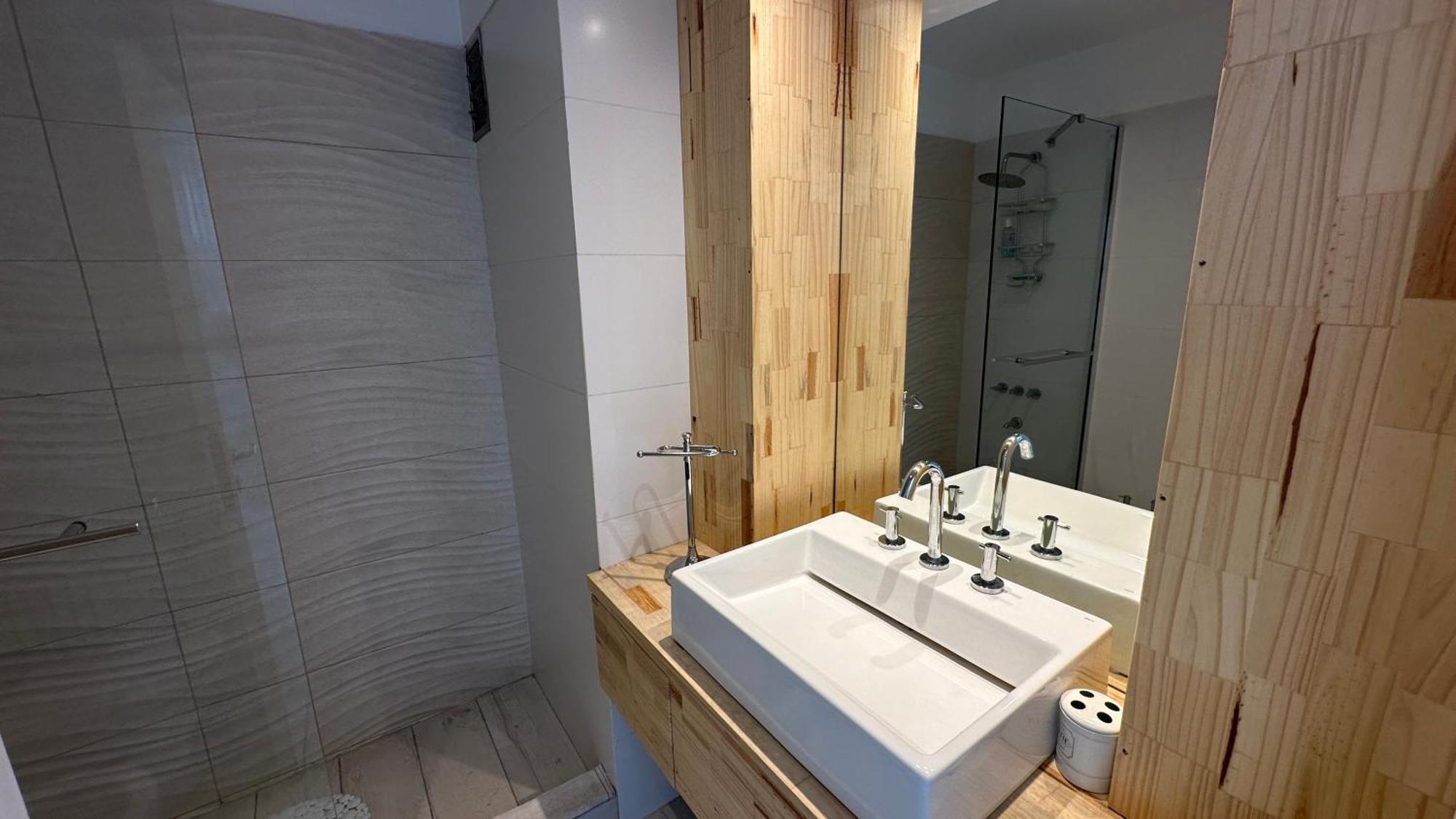 Apartamento Depto Vista Al Mar Con Cochera Zona Varese - Hola Sur